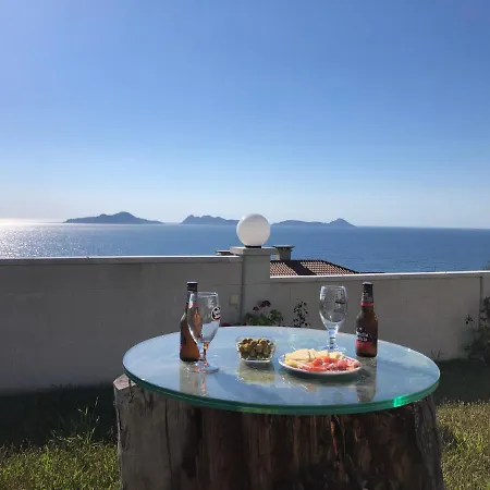 Precioso Con Terreno Y Vistas A Cies فيجو
